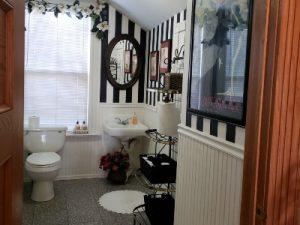 St' Mary's Bed & Breakfast - Common Area Restroom